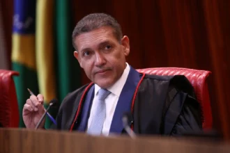 Nunes Marques assume a presidência do TSE