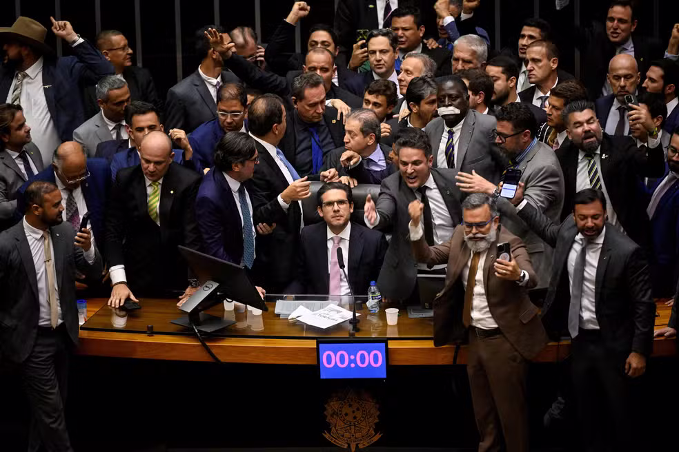 Foro privilegiado no Brasil — debate sobre imunidade e justiça para políticos