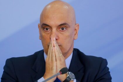 Alvo de bolsonaristas, Moraes