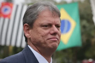 Tarcísio desiste da presidência em 2026 e aposta na reeleição em SP
